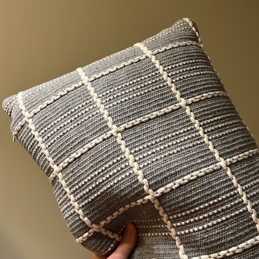 🐸👑 High Quality Feather Decorative Pillow